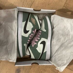 Air Jordan ones Dutch green sneakers
